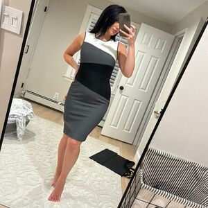 White House Black Market Tri Color Dress Blue grey white size 00 fits like a 0